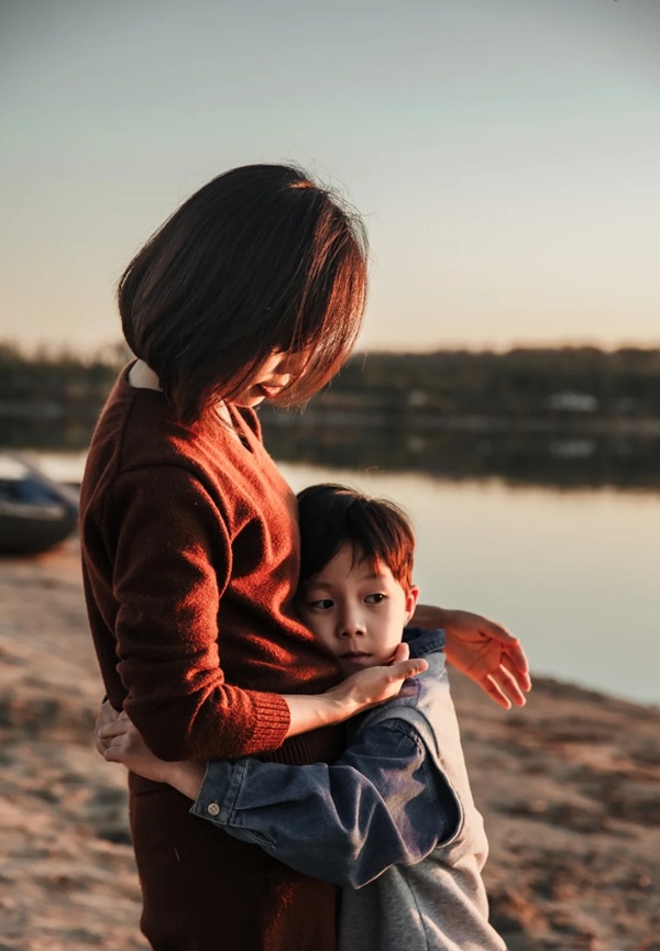 hình ảnh mẹ đơn thân buồn 19