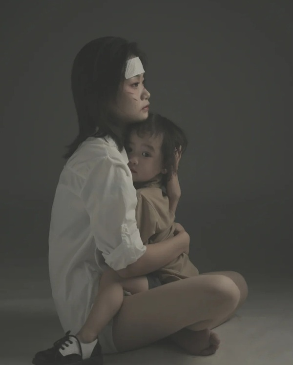 hình ảnh mẹ đơn thân buồn 31