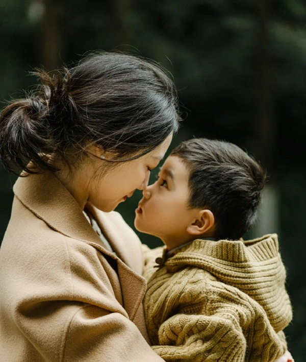 hình ảnh mẹ đơn thân buồn 34