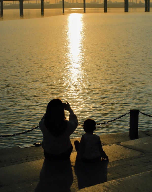 hình ảnh mẹ đơn thân buồn 40