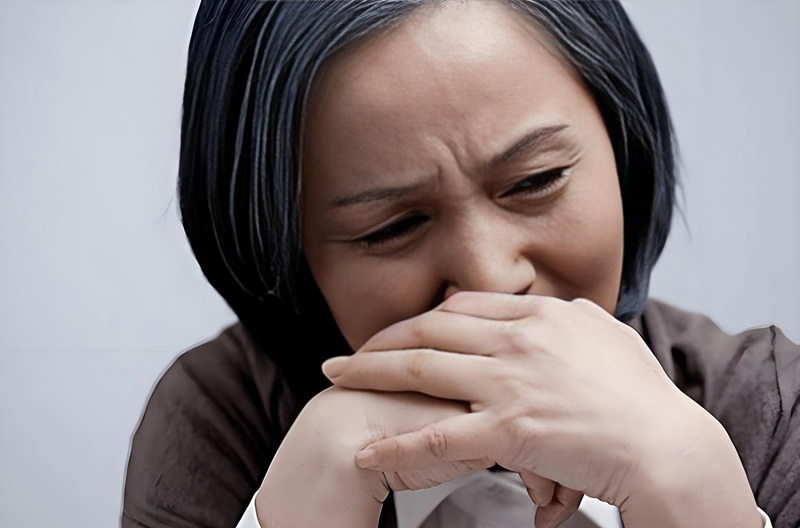 hình ảnh mẹ già khóc 22