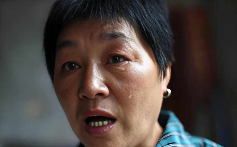 hình ảnh mẹ già khóc 5