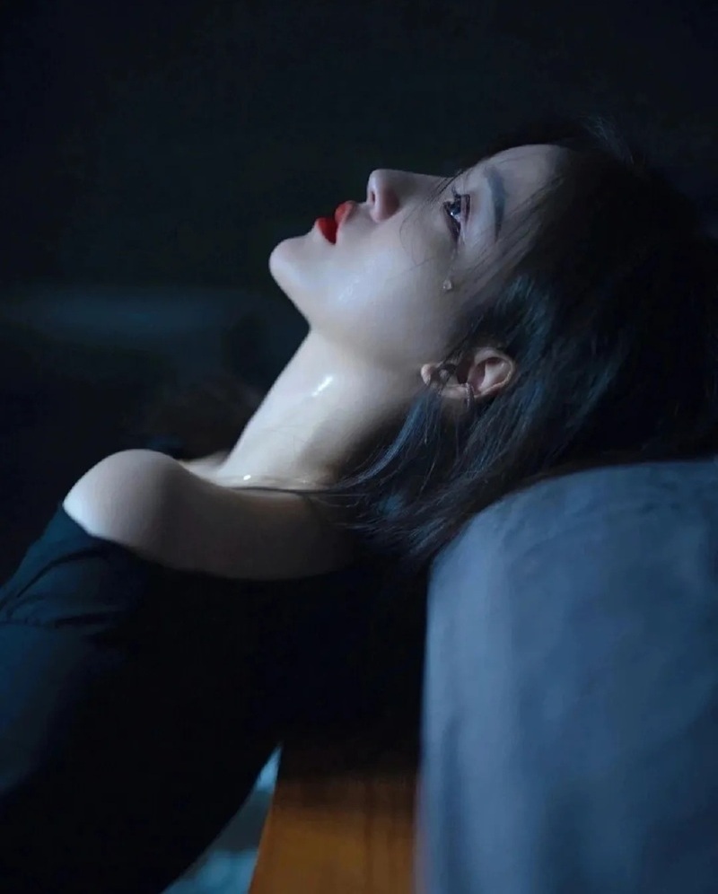 tải hình ảnh buồn khóc na