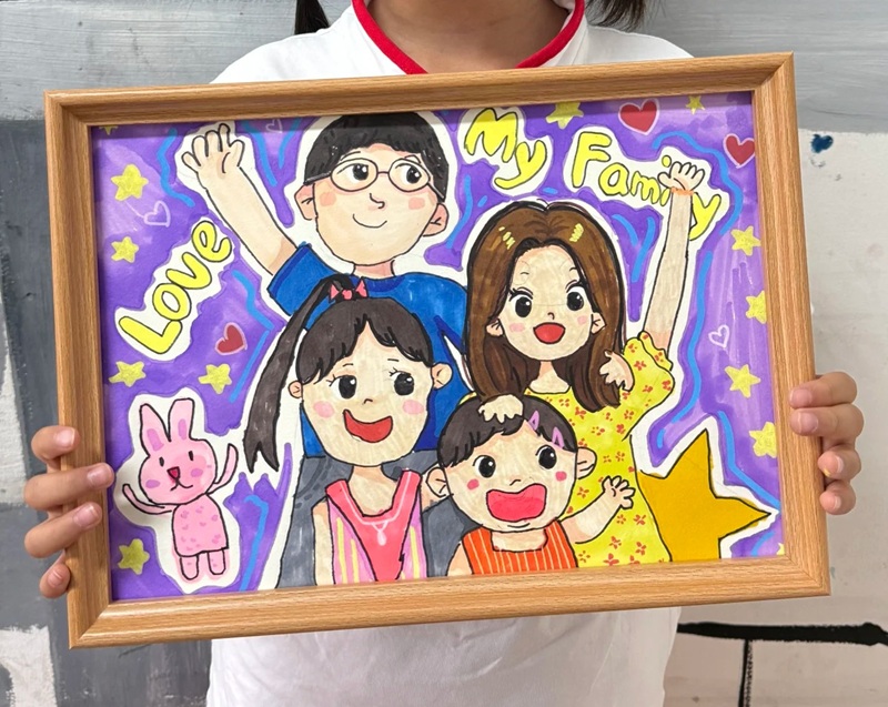 tranh vẽ gia đình 4 người đơn giản 23