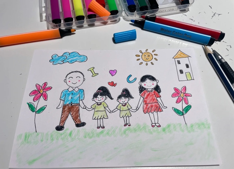 tranh vẽ gia đình 4 người đơn giản 32